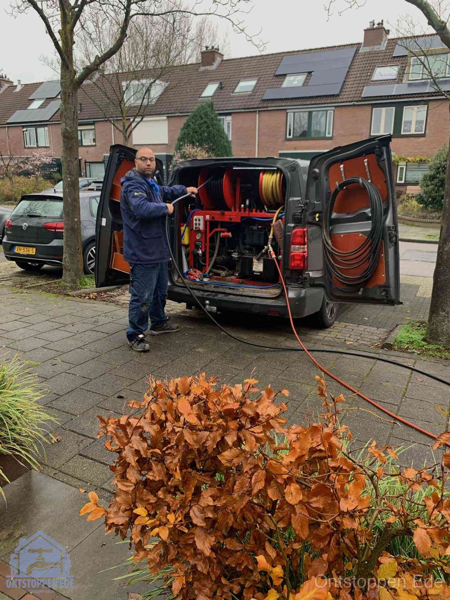 Rioolservice in de wijk in Ede